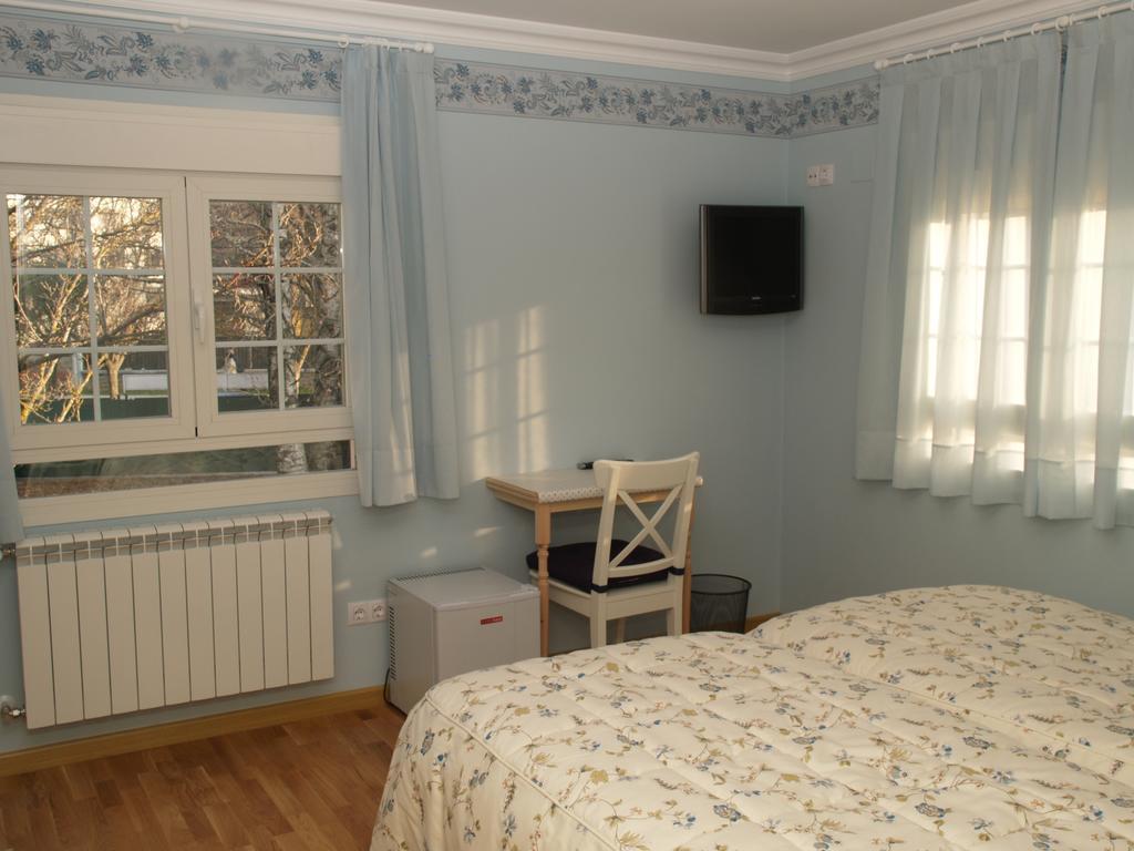 Hotel Chalet Puigdefabregas Χάκα Δωμάτιο φωτογραφία