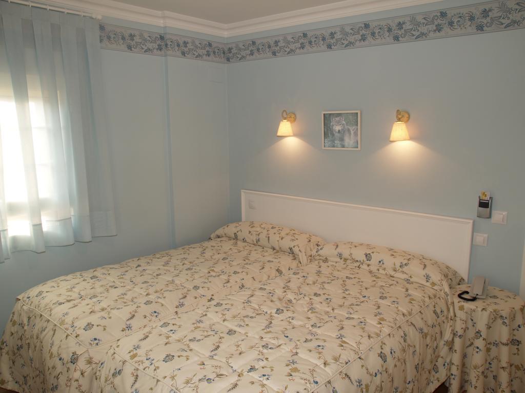 Hotel Chalet Puigdefabregas Χάκα Δωμάτιο φωτογραφία