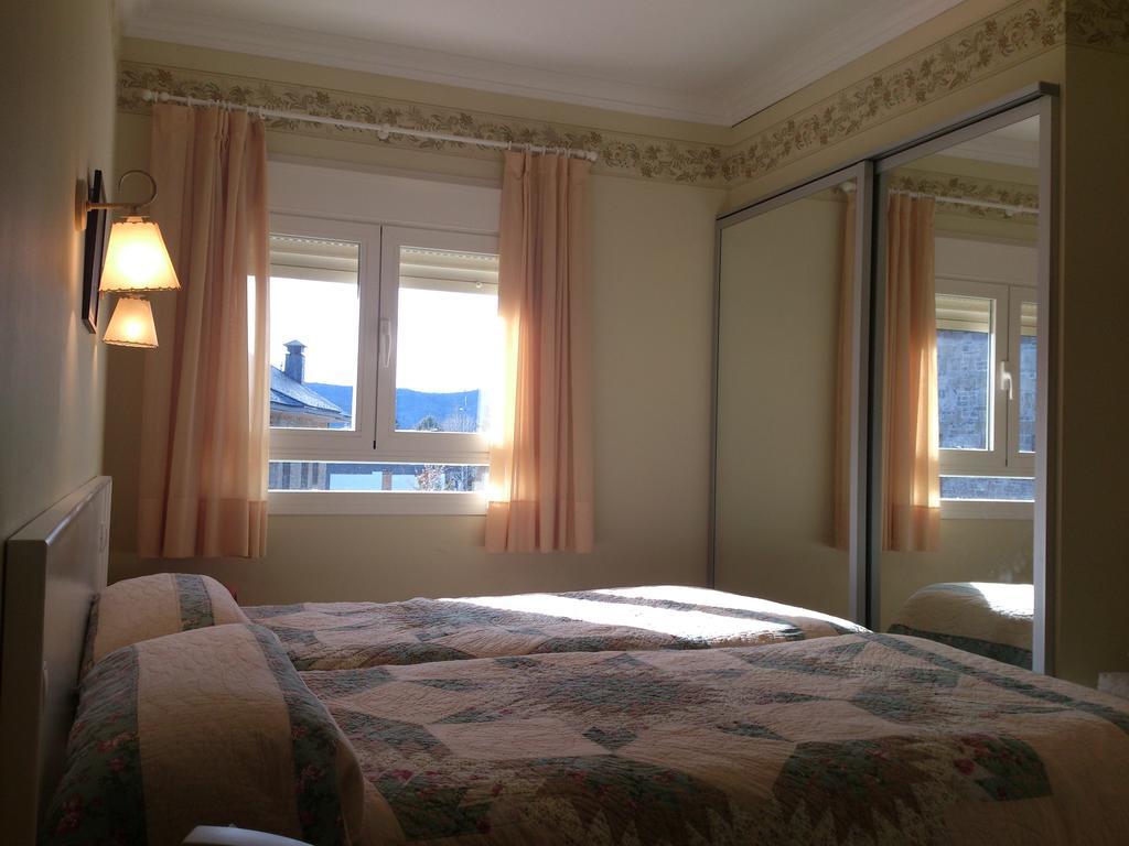Hotel Chalet Puigdefabregas Χάκα Δωμάτιο φωτογραφία